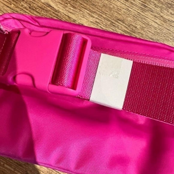 NWT Lululemon Everywhere Belt Bag 1L - Picture 9 of 9